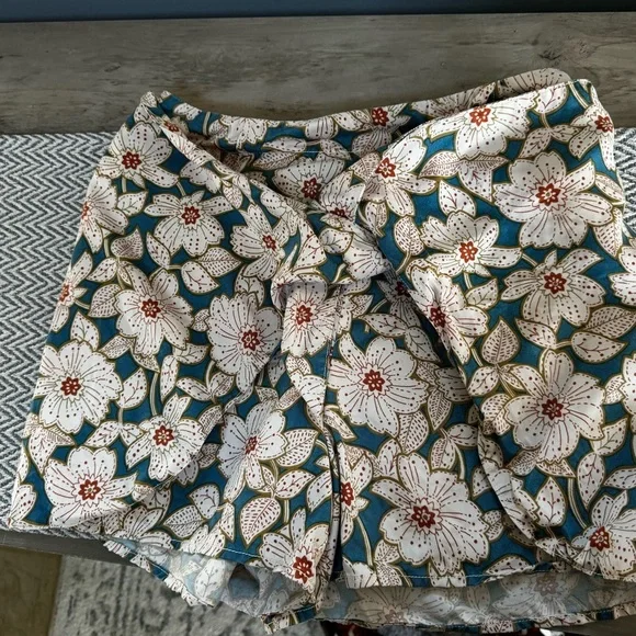 Anthropologie Floral High Waist Shorts- Blue and Cream - Picture 2 of 13